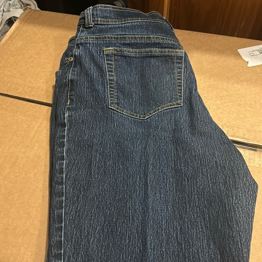 Gloria Vanderbilt straight leg 
Size 12